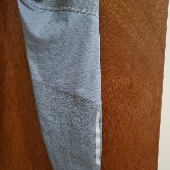 Old Navy activewear leggings - Picture 3 of 5